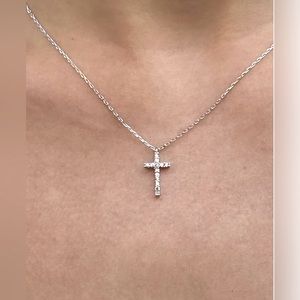 NWT Brandy💖Melville RHINESTONE CROSS NECKLACE